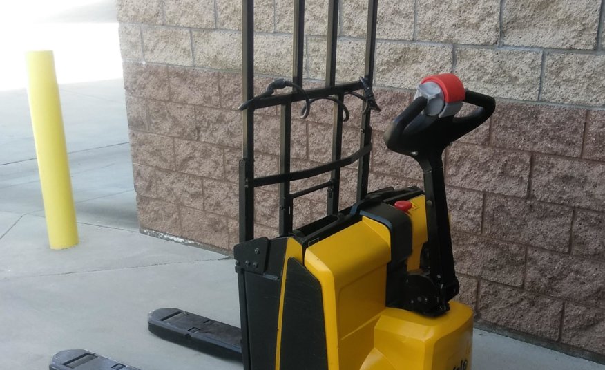 Yale Electric Pallet Truck 02