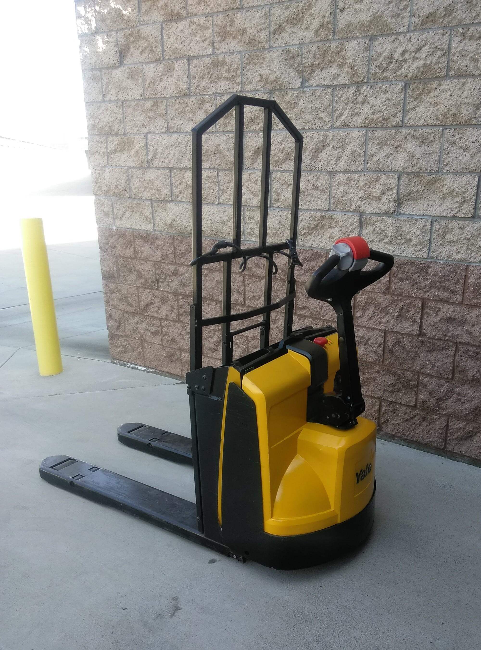 2015-yale-electric-pallet-truck-for-sale-l-l-forklifts