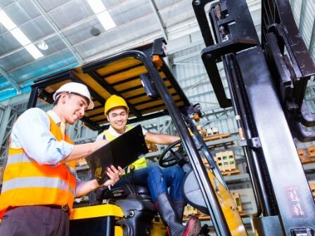 4 Advantages of Buying a New Forklift Versus a Used One